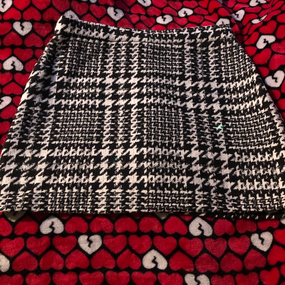 Mini black and white skirt